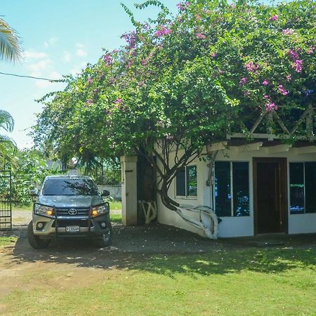 Chalet Castillo El Estor Екстериор снимка