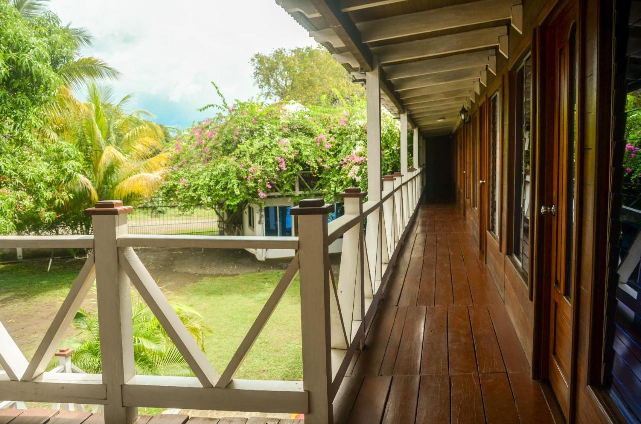 Chalet Castillo El Estor Екстериор снимка