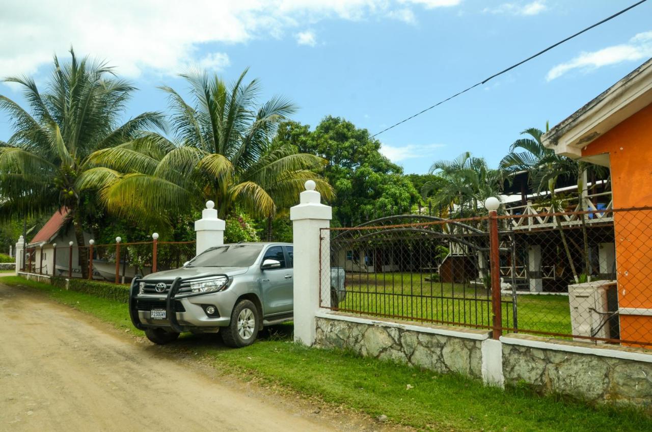 Chalet Castillo El Estor Екстериор снимка